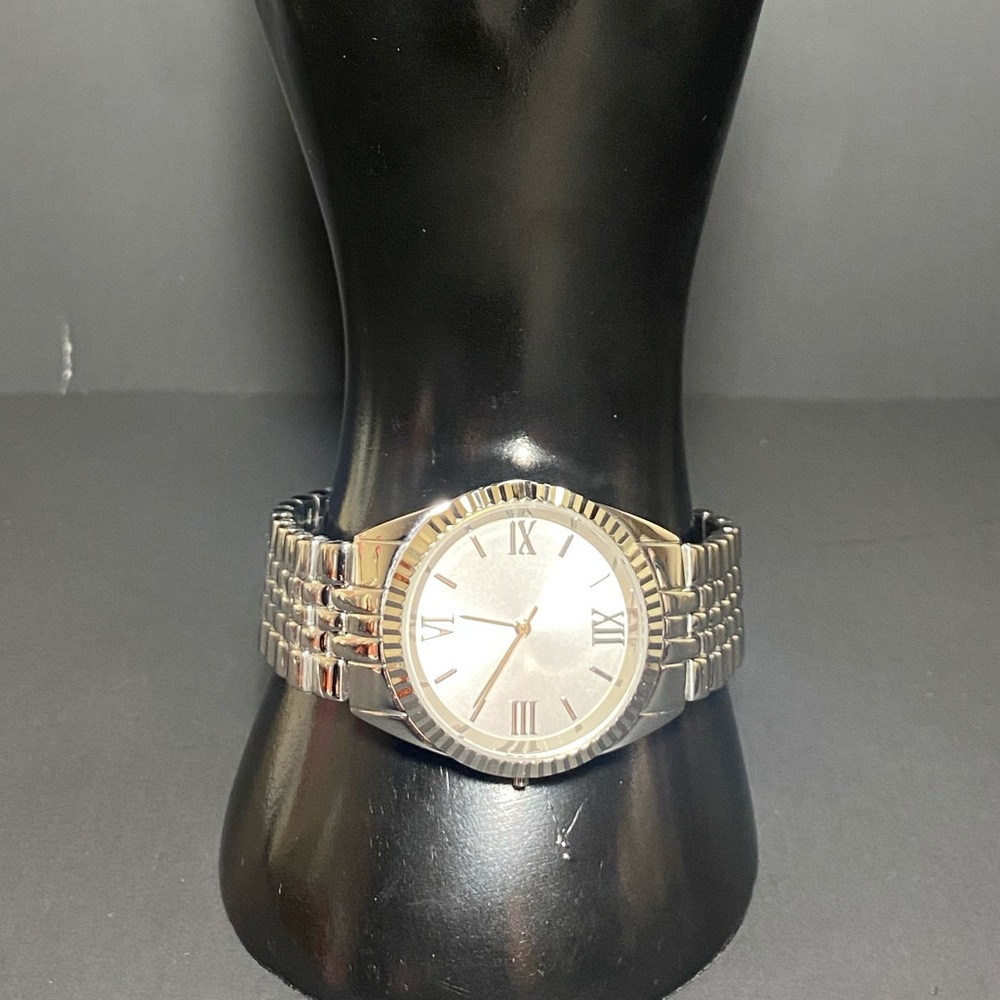 Men’s Watch - Picture 2 of 3